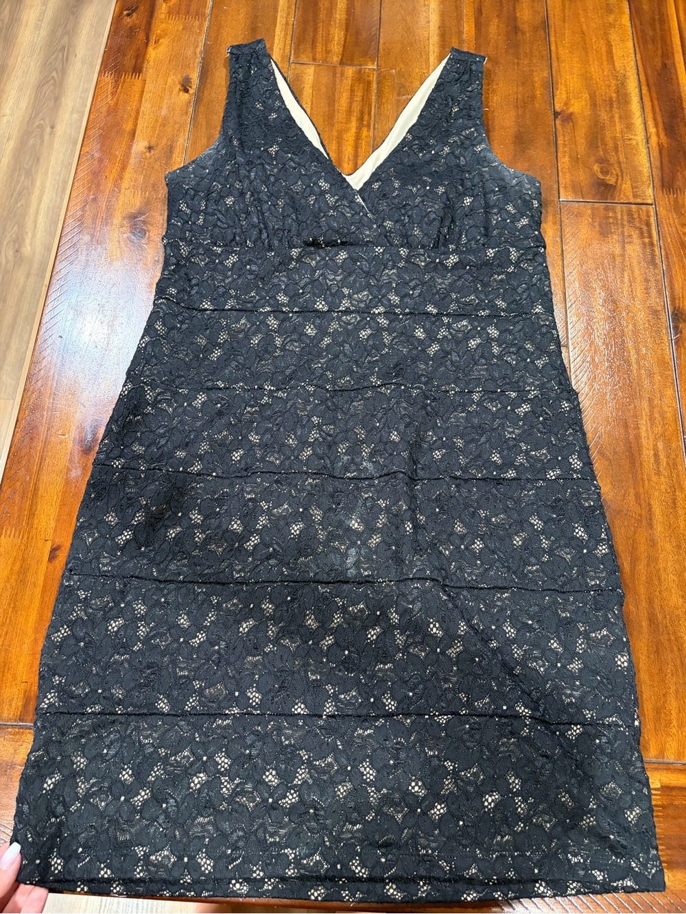 Black Lace V-Neck Sleeveless Dress